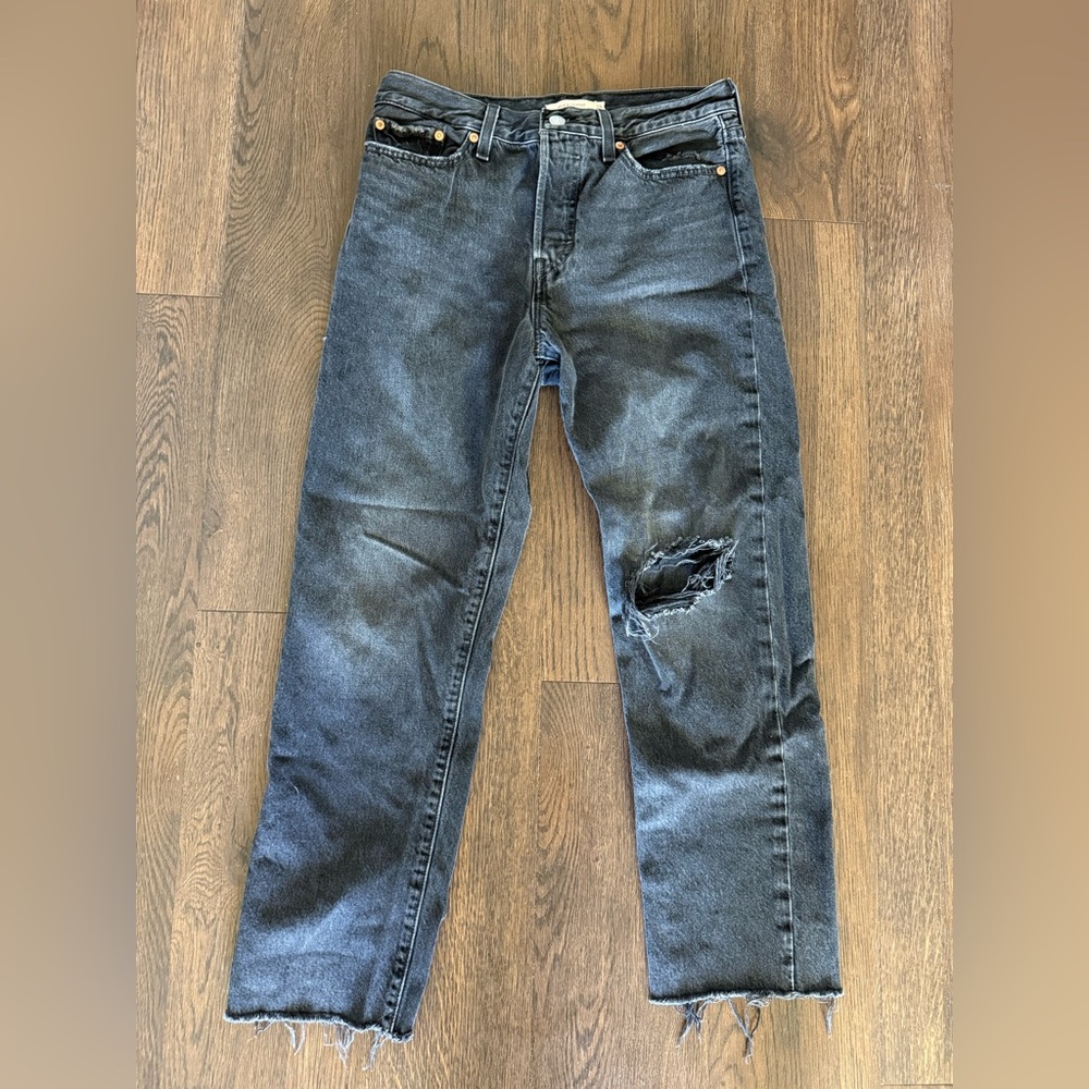 Women’s Distressed Ripped Black Levi Jeans